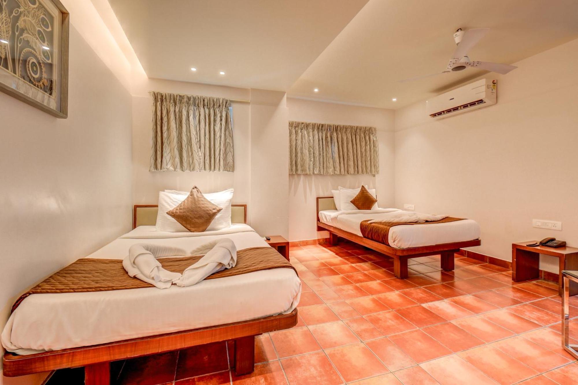 Hotel J N Stay Mysore - 12 Minutes To Mysore Palace ภายนอก รูปภาพ